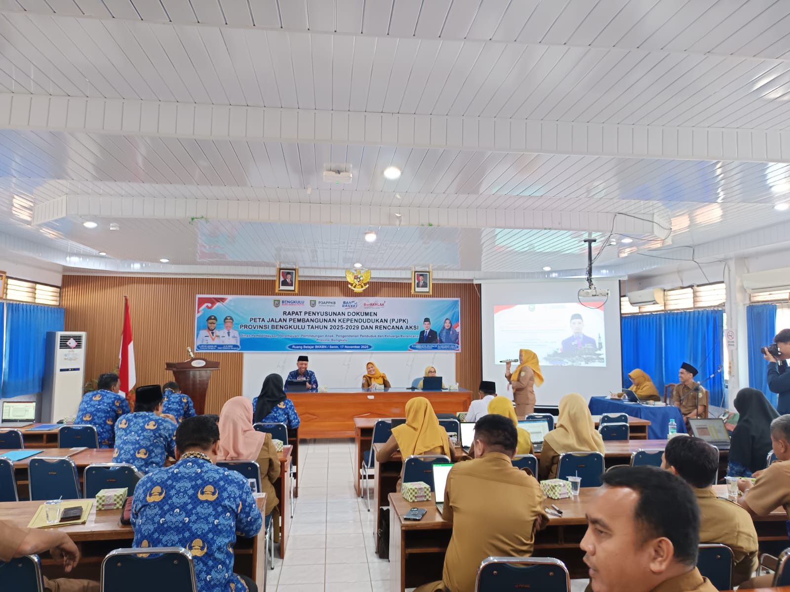 17 November 2025 kegiatan Rapat Penyusunan Dokumen PJPK   Provinsi Bengkulu Tahun 2025-2029 dan Rencana Aksi